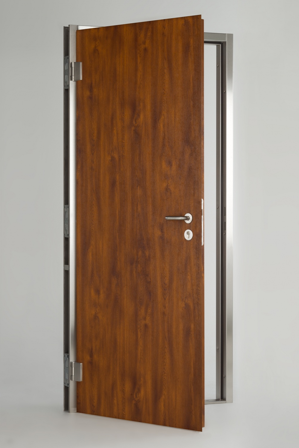 WE15 Steel doorset with the appearance of timber.